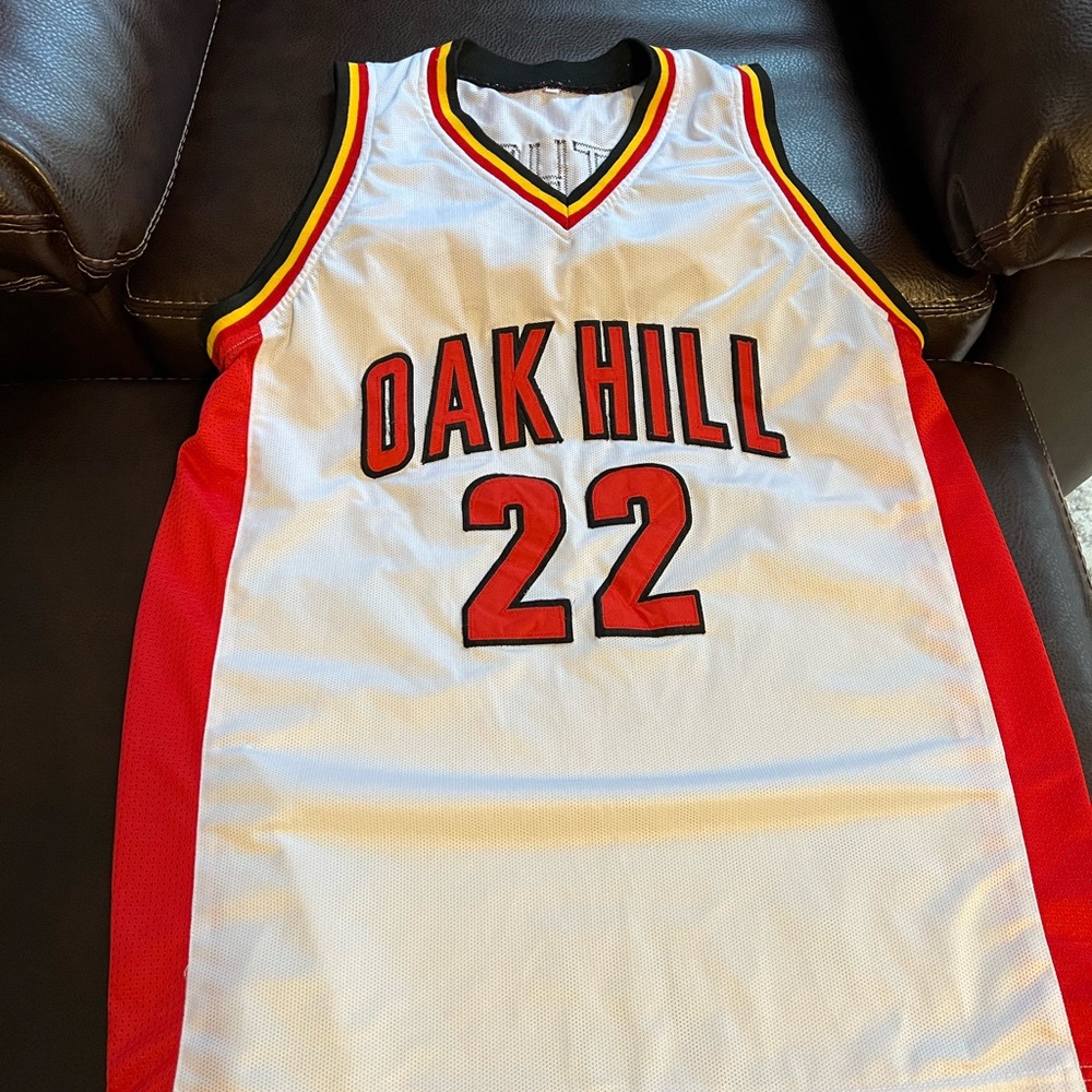 8/10 Condition. Fits like a true Large Carmelo Anthony.